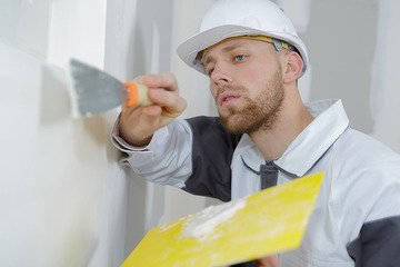 Comment réaliser un joint entre 2 plaques de plâtre ? Comment réaliser un joint entre 2 plaques de plâtre ?